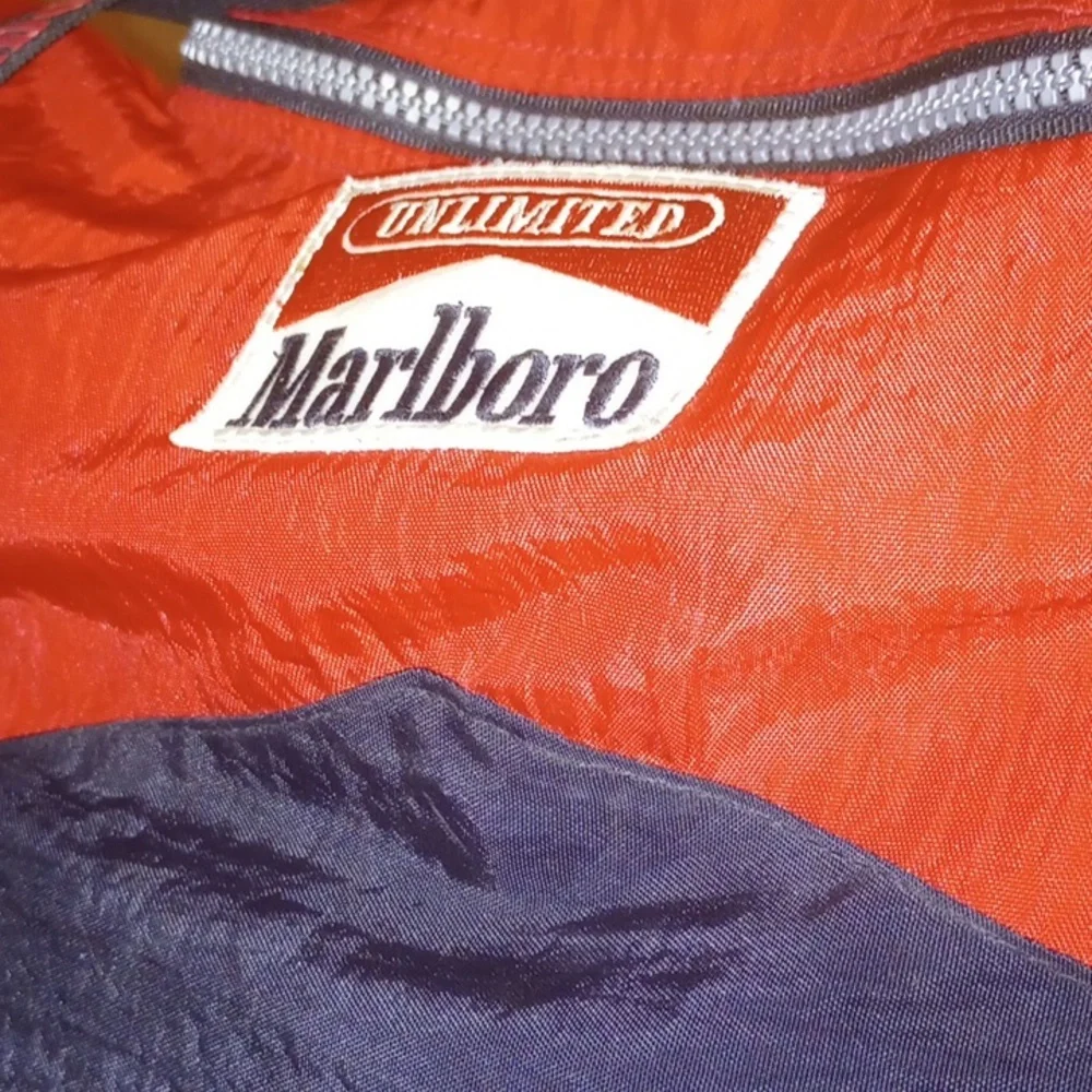 14x10 vintage Marlboro duffel bag with enough space inside and a bonus with all